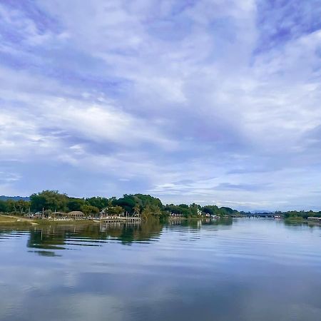 Hotel Tara Raft Kanchanaburi Exteriér fotografie